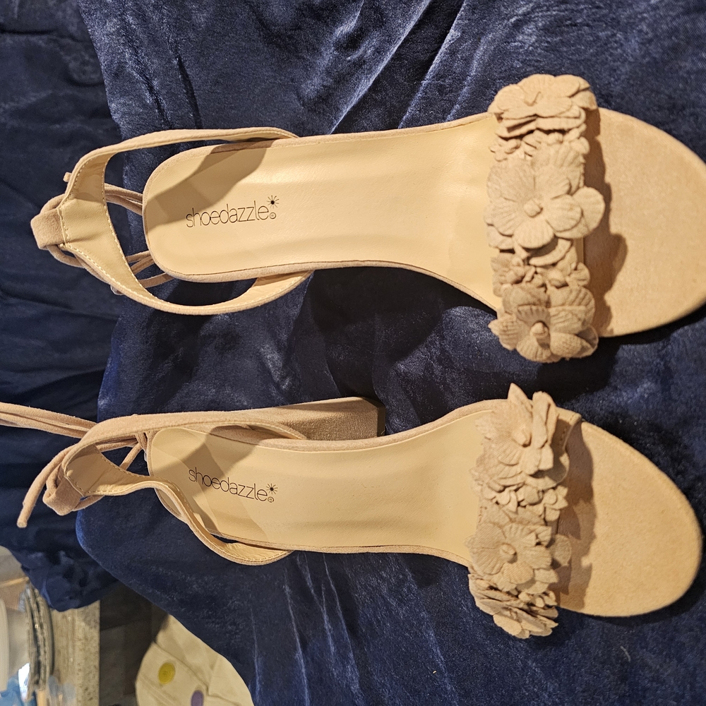 Shoe Dazzle Women's Light Pink Size 10 Sandals